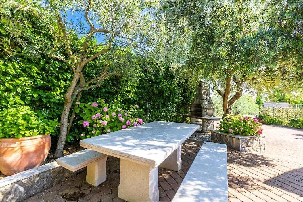 **** Guest house Apartments Barjaktaric Malinska Croatia